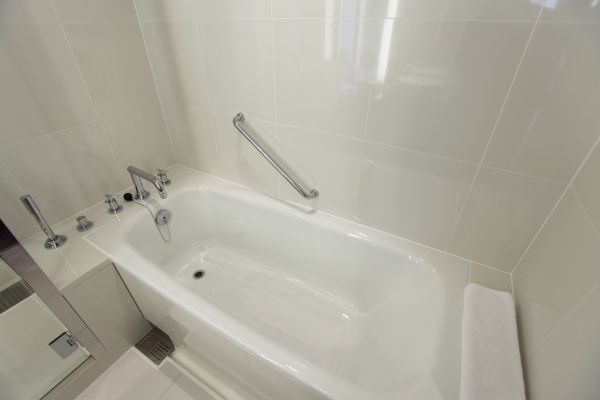 Cost of Bathtub Repair in Lenexa