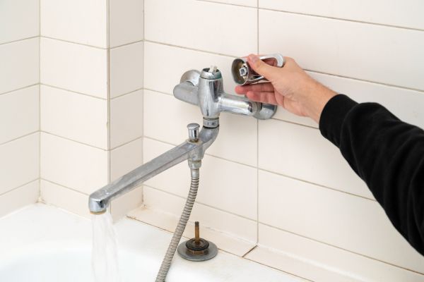 Cost of Leaky Bathtub Repair in Lenexa